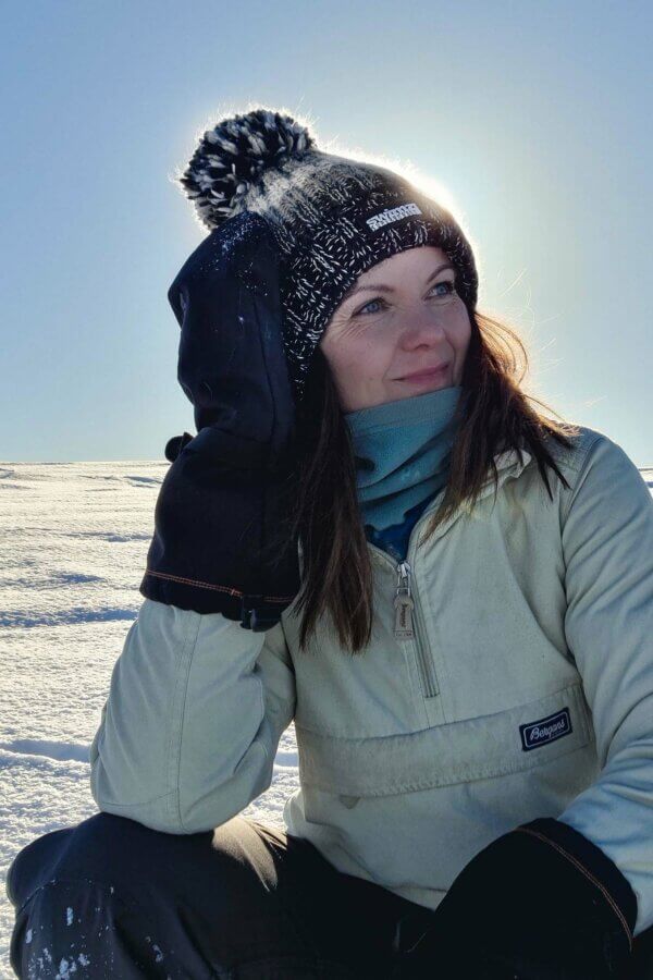 Gradient Dark Winter Sky Reflective Super Bobble Hat - Image 4